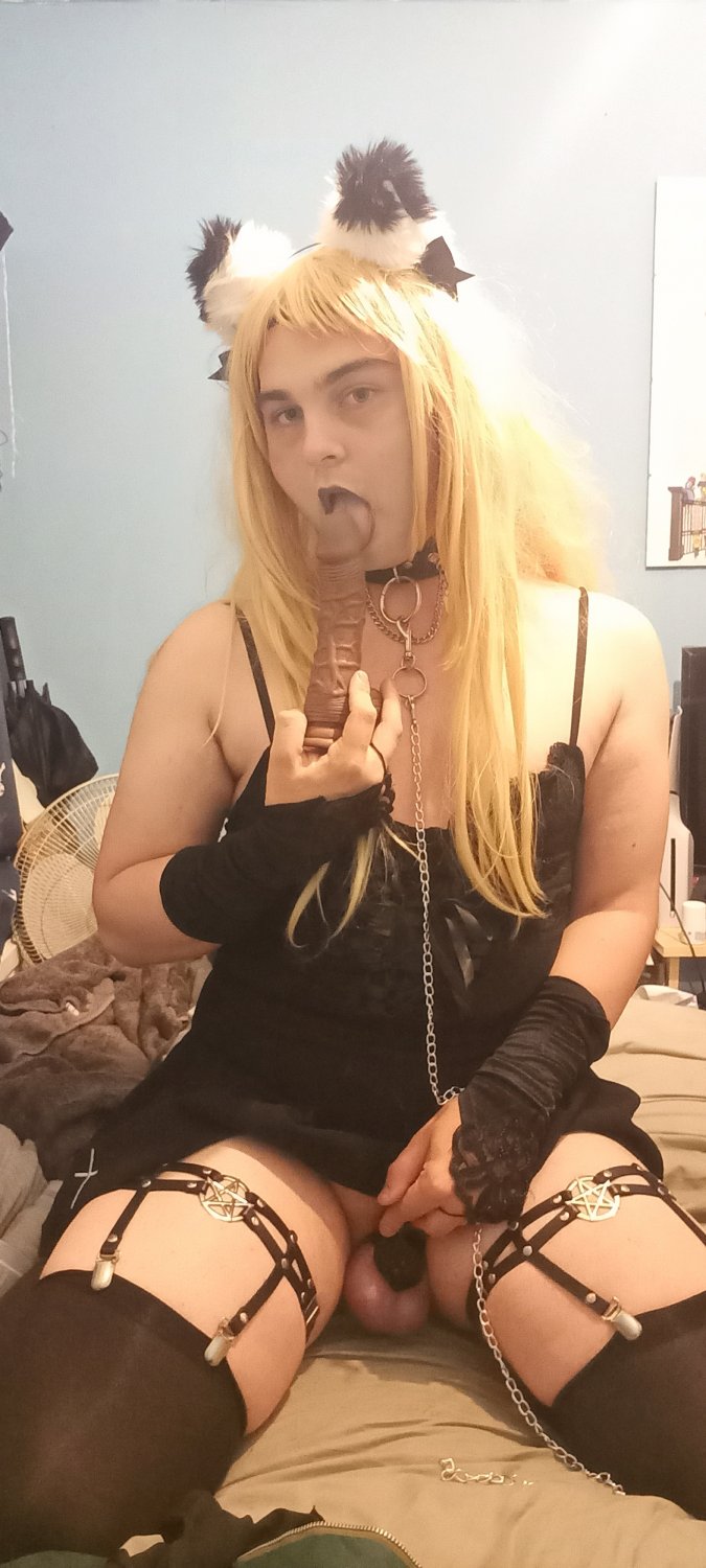More goth sissy Aimee #AmlWx2q6