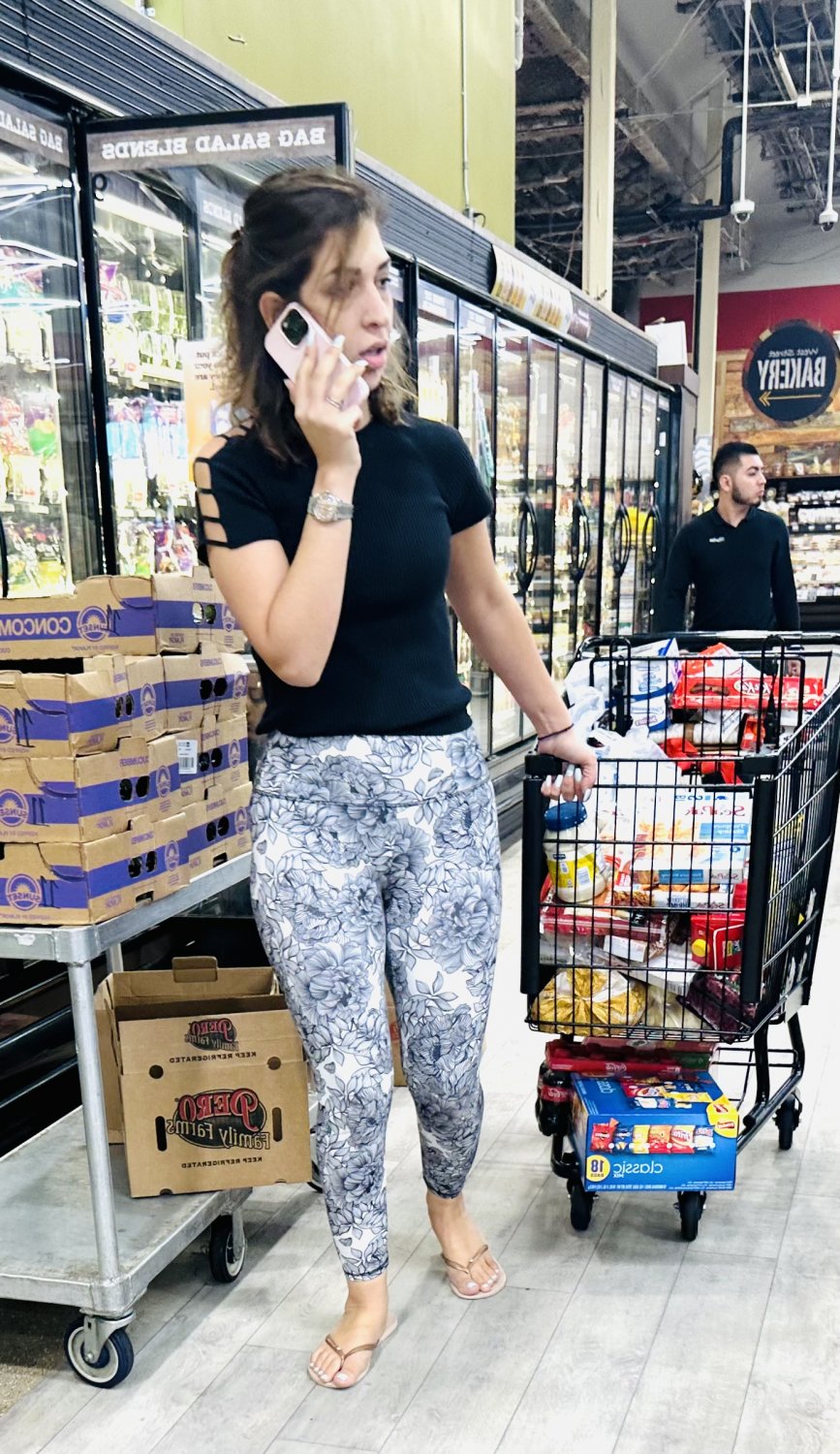 Creep Shots Pretty Feet Shopping #AFqAY2Vz