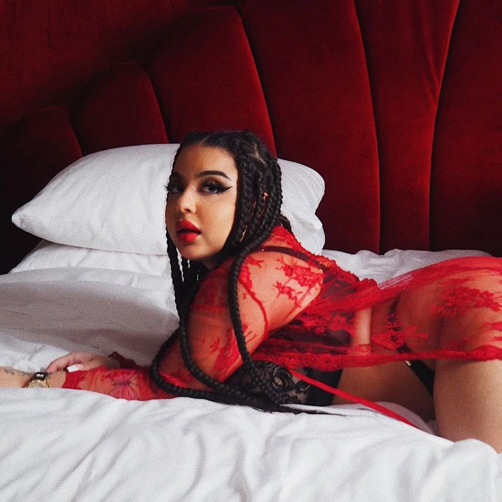 Berlin Onlyfans Slut YMA cheating on Cuckold Boyfriend #kJsrorM9