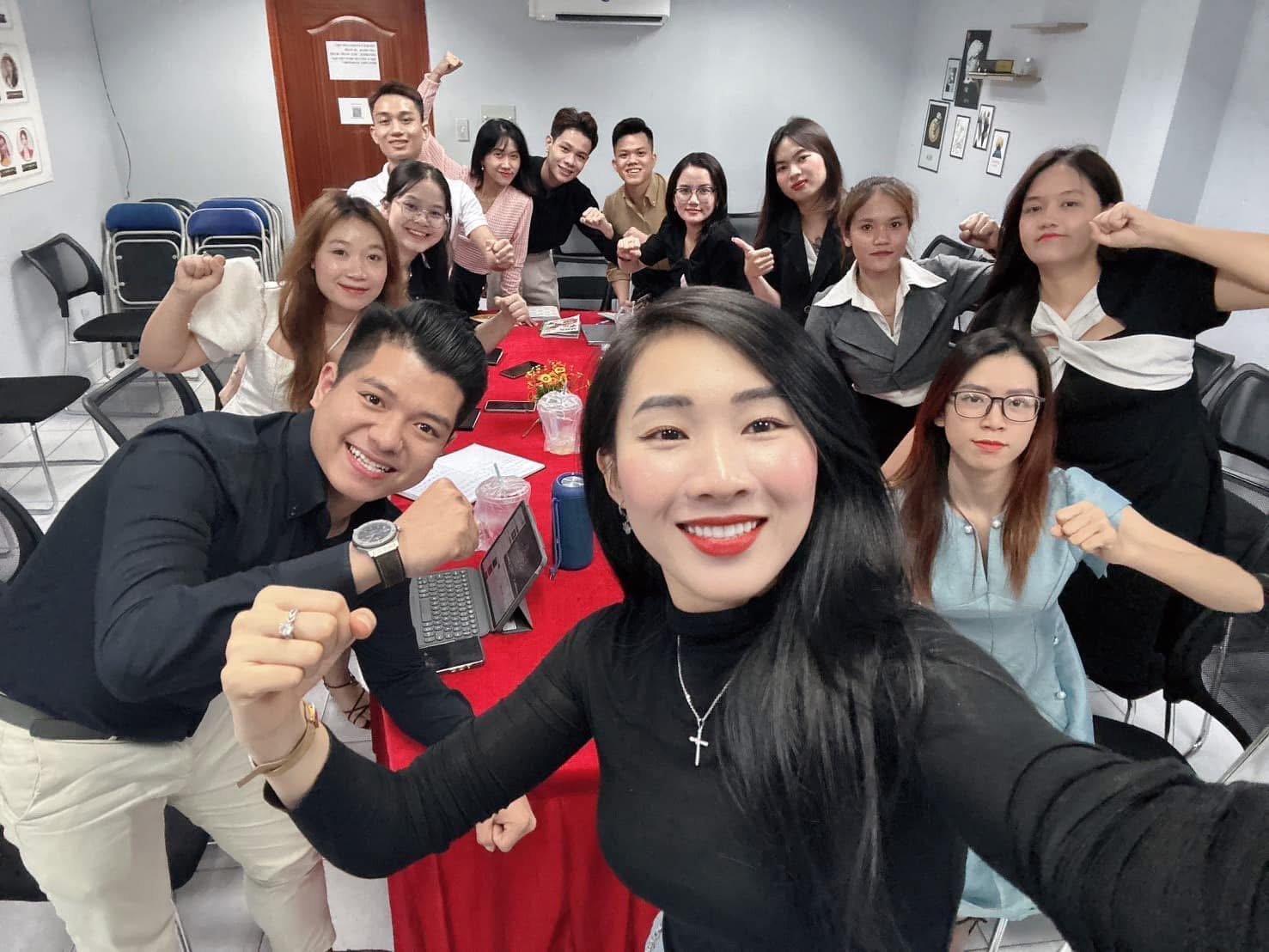 Đụ Đĩ Hoàng Thu Trang cty DSTORE sướng tê cặc. #dF9JSGZF