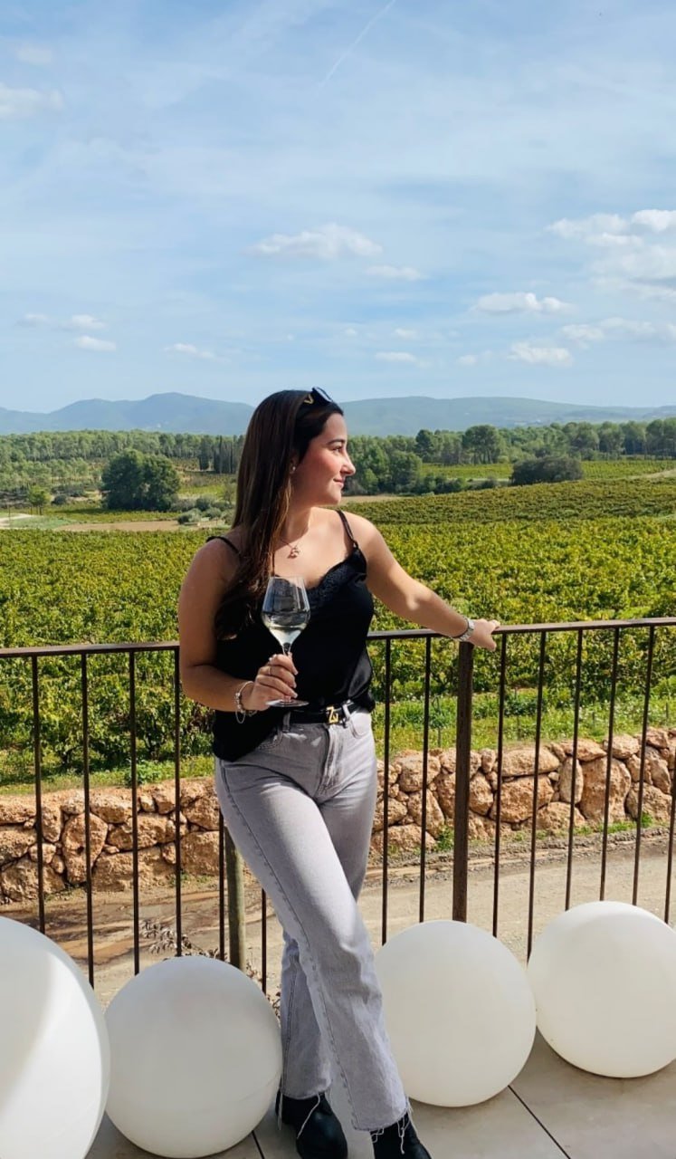 Que rico esta puta masturbense y sáquense toda la leche con ella #NcoYolKs