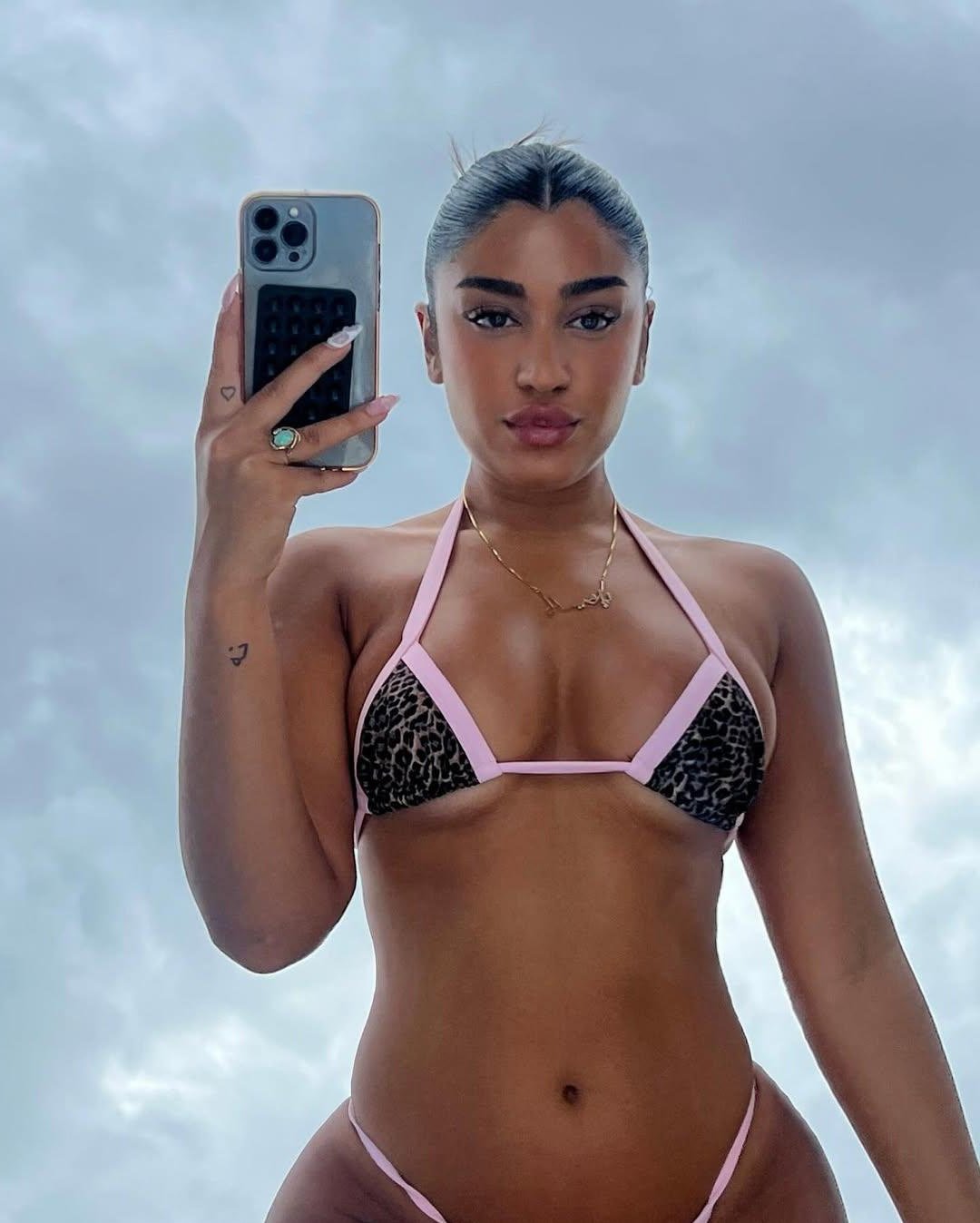 5'4 Persian Baddie Parmida #76RTCmKo